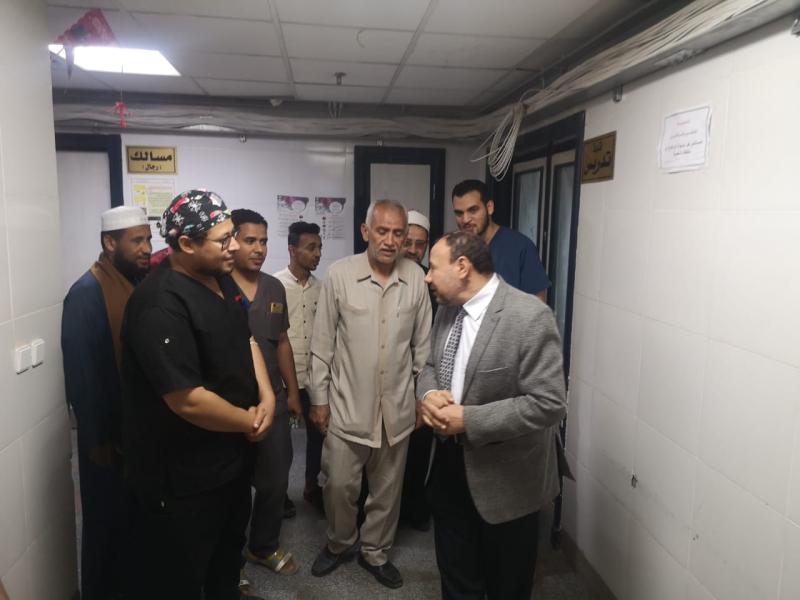 زيارة مفاجئة نائب رئيس جامعة الأزهر للوجه القبلى يزور عددا من الاقسام بالمستشفى الجامعى باسيوط مساء اليوم