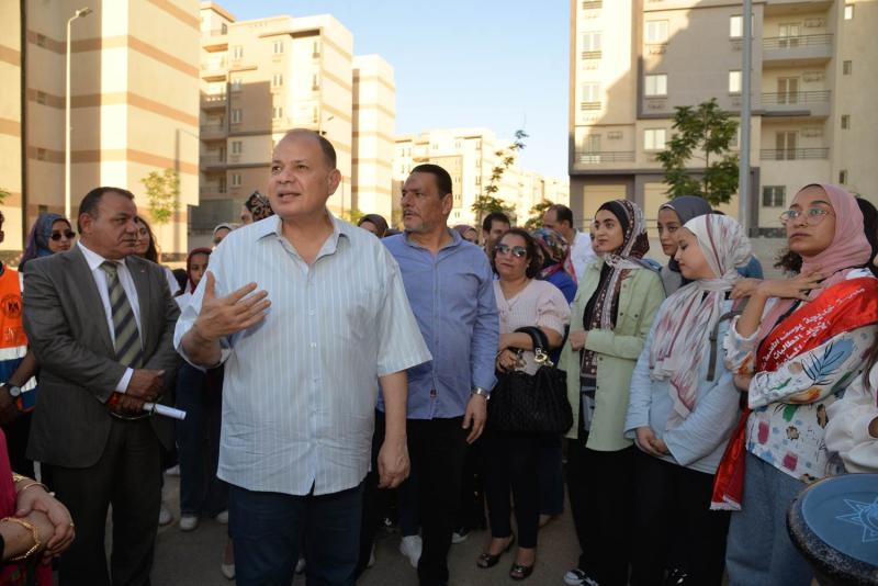 محافظ أسيوط يصطحب طلاب وطالبات بعض المدارس٠ فى زيارة ميدانية لمدينة ناصر الجديدة