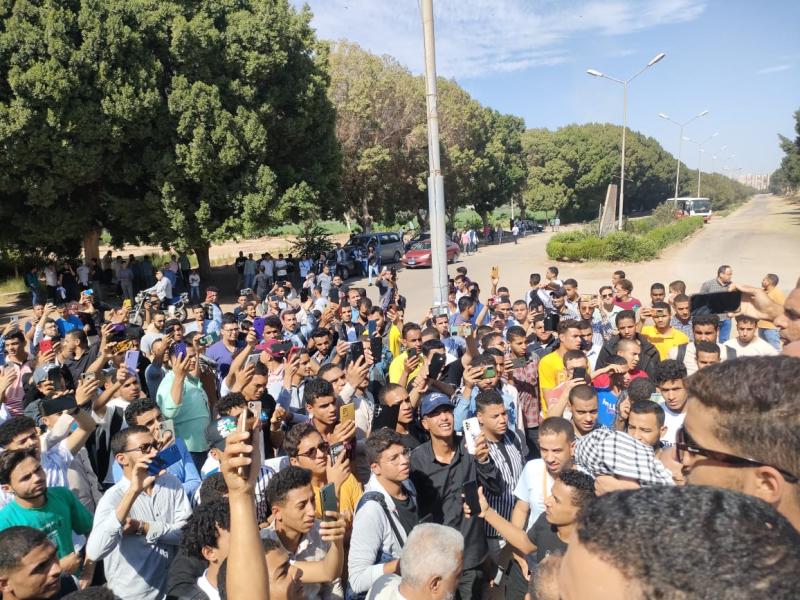 ”جامعة الازهر بأسيوط” تنظم وقفة تضامنية مع الشعب الفلسطينى الشقيق تضم الآلاف