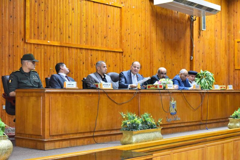 محافظ أسيوط يعقد جلسة المجلس التنفيذى للمحافظة لشهر أكتوبر 2023 م