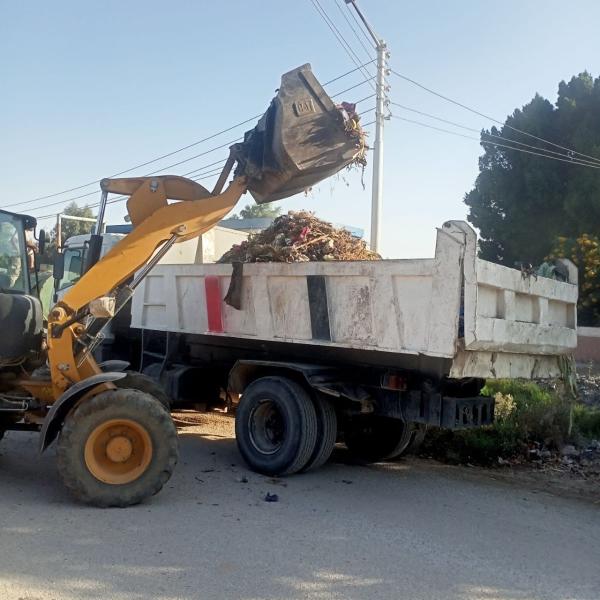 ”محافظ اسيوط” رفع 695 طن مخلفات وقمامة ب5 مراكز خلال حملات النظافة