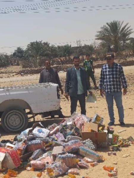 ” محافظ أسيوط ” أعدام 2.5 طن أغذية ومشروبات فاسدة تم ضبطها خلال عدة حملات بمركز القوصية