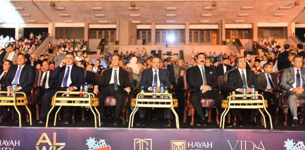 بحضور نخبة من نجوم الفن.. محافظة أسيوط تحتفل بعيدها القومي الـ 226 باستاد الجامعة