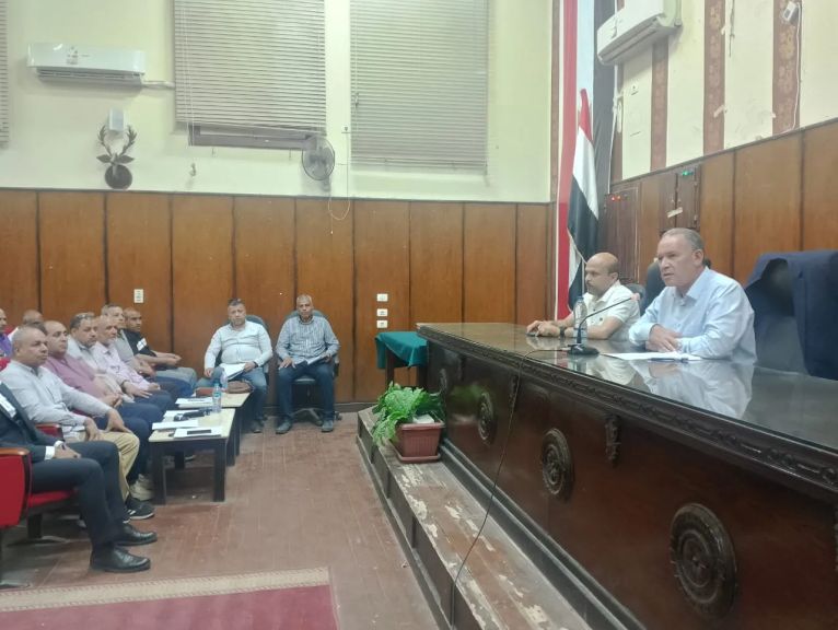 مدير تعليم أسيوط يعقد اجتماعا لمناقشة الإستعداد لأعمال امتحانات الفصل الدراسي الثاني