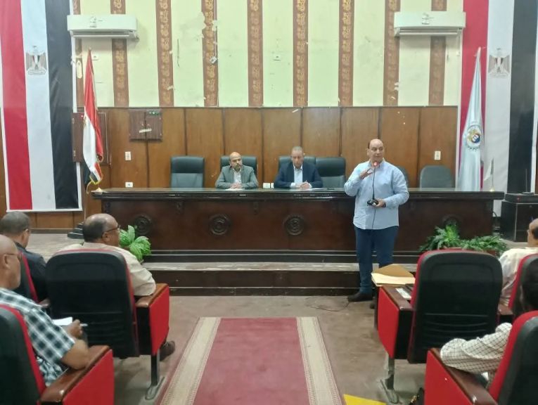 دسوقي  يترأس اجتماع رؤساء لجان الشهادة الاعدادية