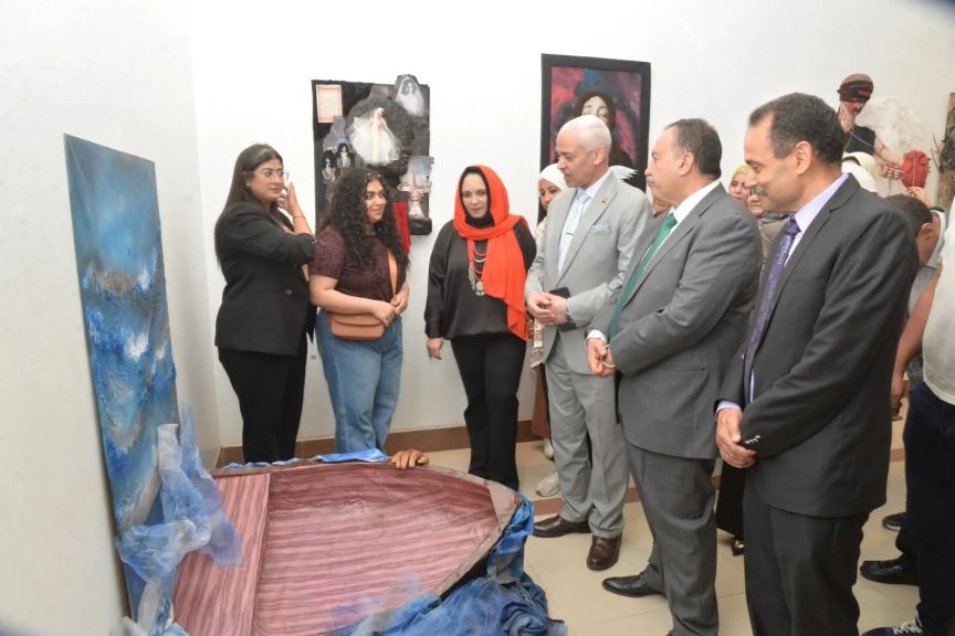 محافظ أسيوط يفتتح المعرض الفني ”قضايا” لأعمال الأشغال الفنية لتدوير المخلفات البيئية بقاعة قصر الثقافة