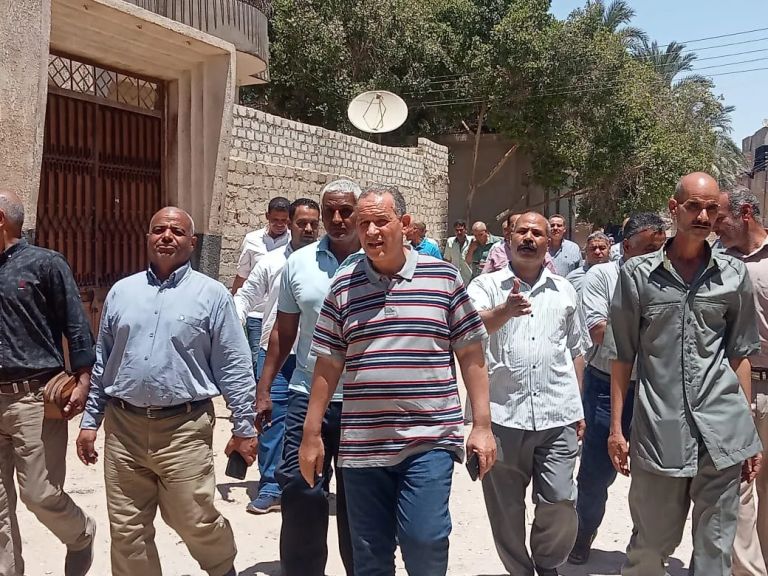 تعليم أسيوط : حشود من مديرى الإدارات التعليمية والمعلمين بالقرى والمراكز للتصويت فى انتخابات الشيوخ