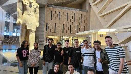 طلاب جامعة أسيوط الأهلية في زيارة ثقافية للمتحف المصري الكبير والمتحف القومي للحضارة بالقاهرة