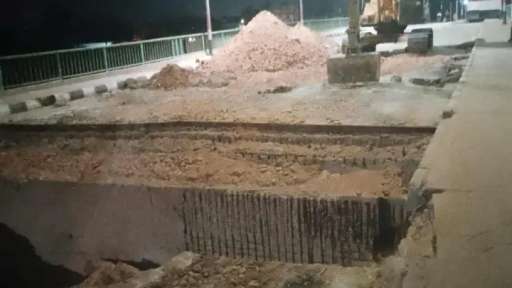 استياء بين أهالي نجع سبع لتوقف أعمال ترميم الكوبري الرئيسي استياء بين أهالي نجع سبع لتوقف أعمال ترميم الكوبري الرئيسي