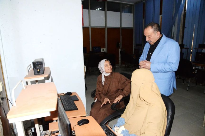 محافظ أسيوط يتابع البرامج التدريبية بمركز علوم الحاسب الآلي وتكنولوجيا المعلومات بالمحافظة وجودة الخدمات المقدمة للمتدربين