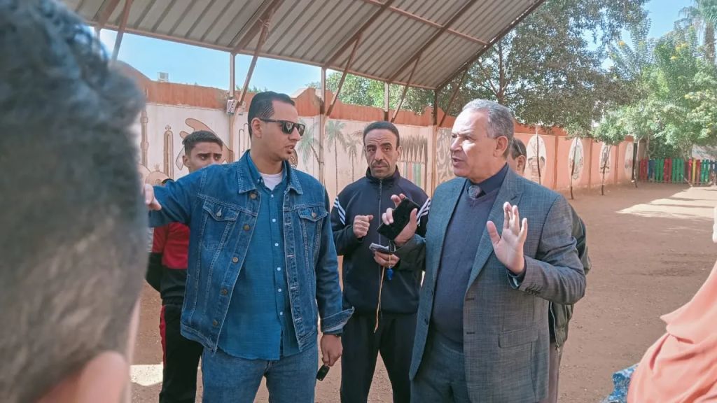 مدير تعليم أسيوط يتفقد  3 مدارس بإدارتى أسيوط و أبوتيج لمتابعة الانضباط المدرسى وتطبيق البرامج العلاجية للطلاب