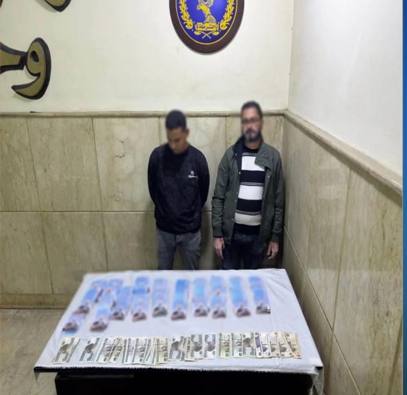امن أسيوط يتمكن من ضبط شخصين بمركز ساحل سليم أثناء توزيع مبالغ مالية لصالح أحد المرشحين