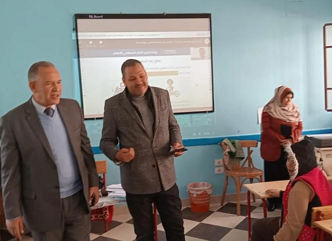 خلال تفقده 4 مدارس بأبوتيج ..مدير تعليم أسيوط يشارك طلاب الابتدائى ورشة عمل عن ذكاء اصطناعى ويكرم أخصائية تطوير