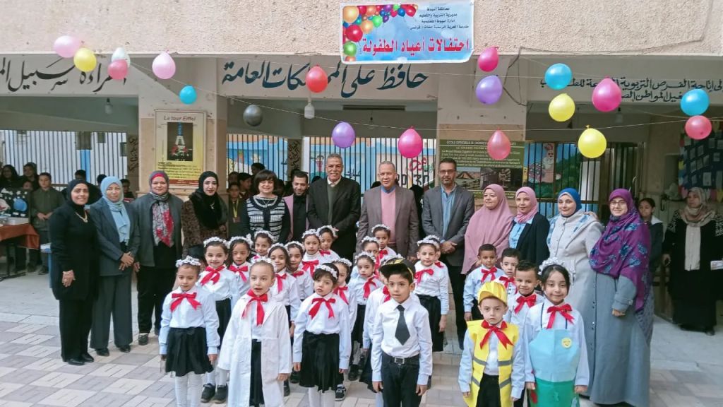 مدير تعليم أسيوط يشهد حفل اعياد الطفولة وتكريم المتميزين بمدرسة الحرية الرسمية للغات ”فرنساوى ” بحى شرق