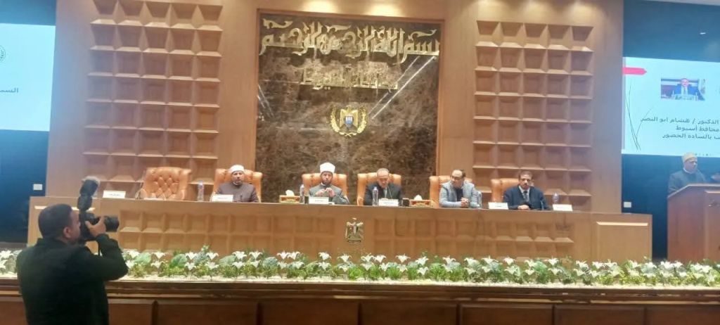 وزير الأوقاف يلتقي قيادات وأئمة أوقاف أسيوط بحضور محافظ الأقلبم  وقيادات المحافظة