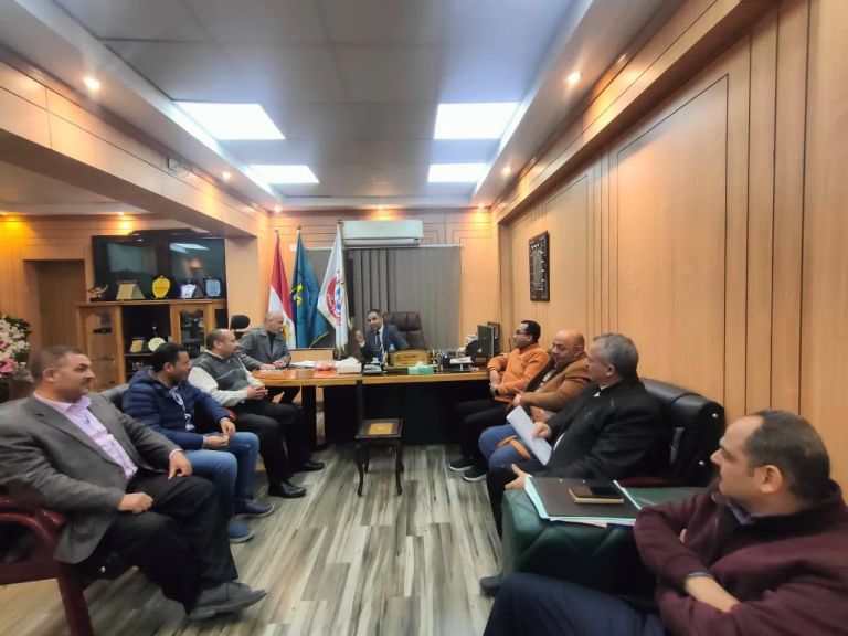 تكثيف الجولات الميدانية المفاجئة وعدم التهاون مع التقصير أبرز توصيات وكيل صحة أسيوط خلال اجتماع موسع