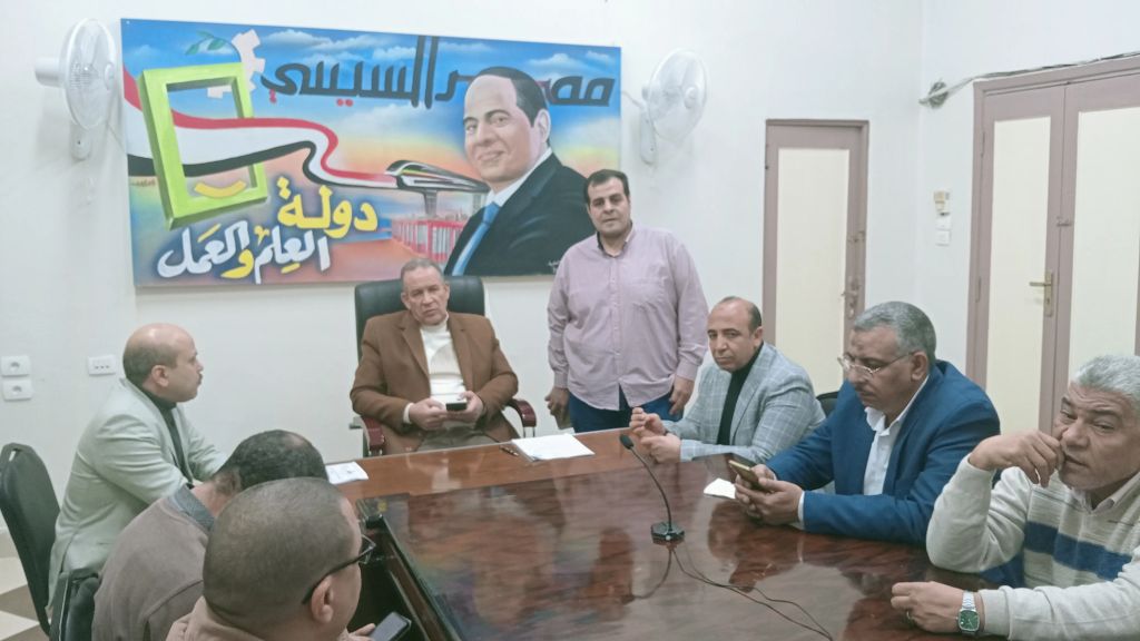 لليوم الثانى ..مدير تعليم أسيوط يتابع امتحانات الفصل الدراسى الأول لصفوف النقل