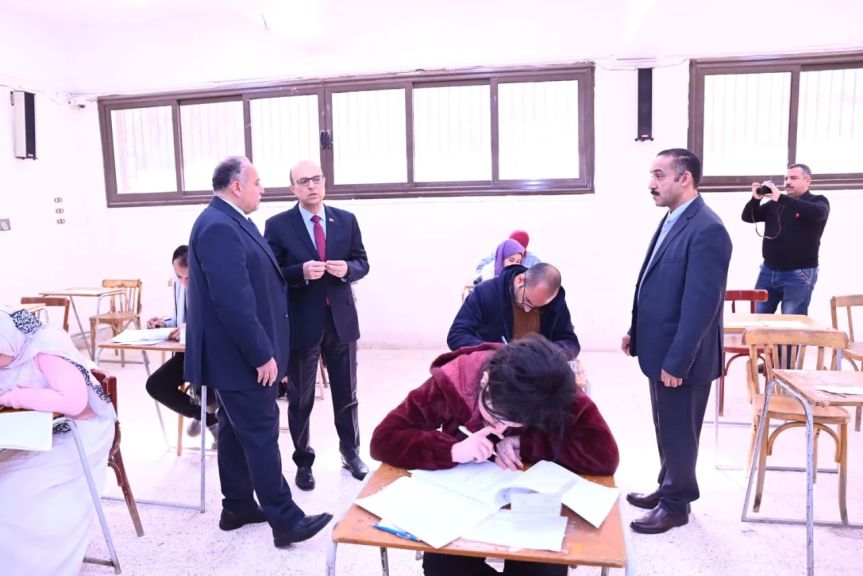 الدكتور المنشاوي يتابع انطلاق امتحانات الفصل الدراسي الأول بمعهد بحوث ودراسات البيولوجيا الجزيئية بجامعة أسيوط