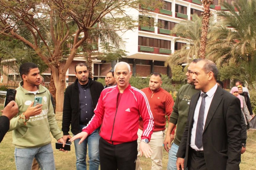 نائب رئيس جامعة أسيوط يتفقد المدن الجامعية لمتابعة الجاهزية للفصل الدراسي الثاني وجهود إعادة التدوير