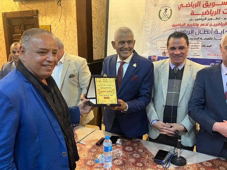 بحضور نائب رئيس جامعة أسيوط جمعية رعاية الرياضيين بأسيوط تكرم الزميل محمود العسيرى ضمن كوكبة من الشخصيات العامة