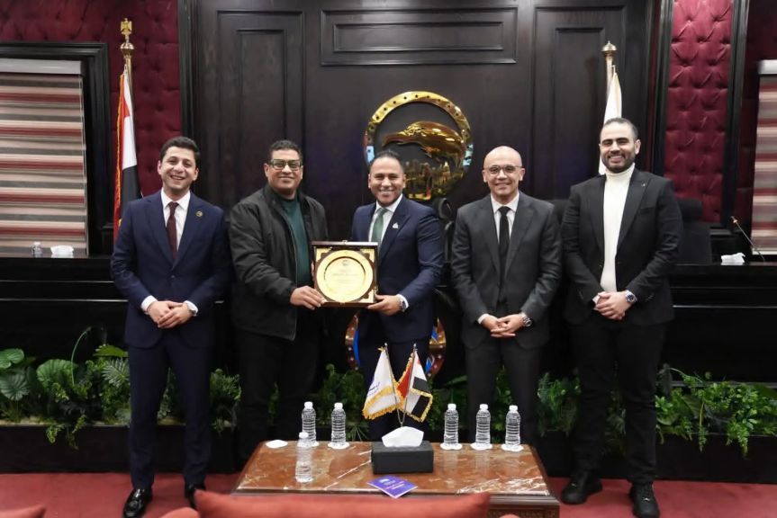 لجهوده المتميزة فى أنتخابات الشيوخ والنواب أمانة الشباب ”بمستقبل وطن” تكرم أمين شباب أسيوط