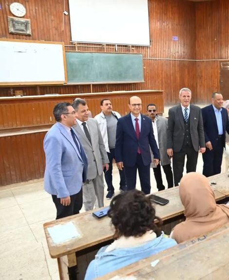 ”رئيس جامعة أسيوط” يتابع أنتظام العملية التعليمية بجامعة أسيوط مع بدء الفصل الدراسى الثانى للعام الأكاديمى ( 2026 / 2025)