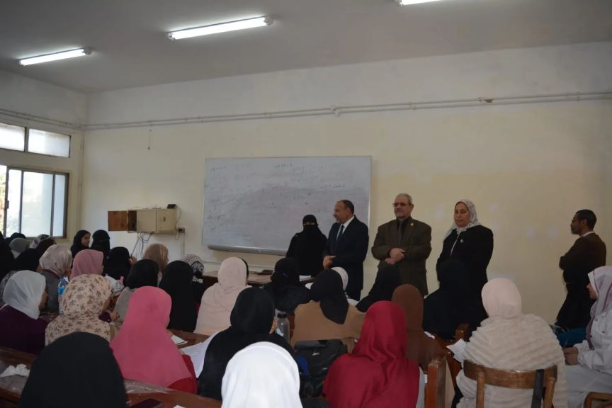 ” نائب رئيس جامعة الأزهر” للوجه القبلى يتفقد أنتظام الدراسة بكلية البنات الأسلامية بأسيوط مع أنطلاق الفصل الدراسى الثانى