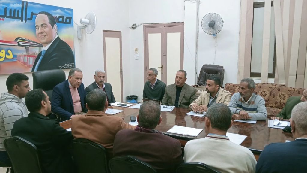 وكيل وزارة التعليم بأسيوط يلتقى مسئولى الأمن بالإدارات لمتابعة تنفيذ القرارات والتكليفات الوزارية لضبط العملية التعليمية