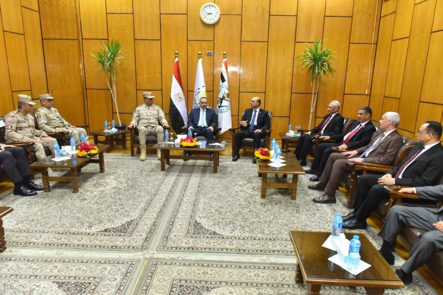 ”محافظ أسيوط” يشهد الندوة التثقيفية المجمعة الثامنة لقوات الدفاع الشعبى والعسكرى بجامعة أسيوط