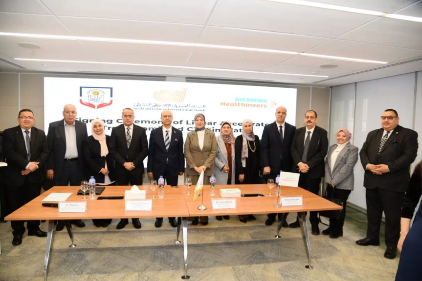 مستشفيات جامعة أسيوط تعلن عن توقيع عقود شراء جهاز المعجل الخطى وجهاز أشعة مقطعية مماثل لمرضى الأورام