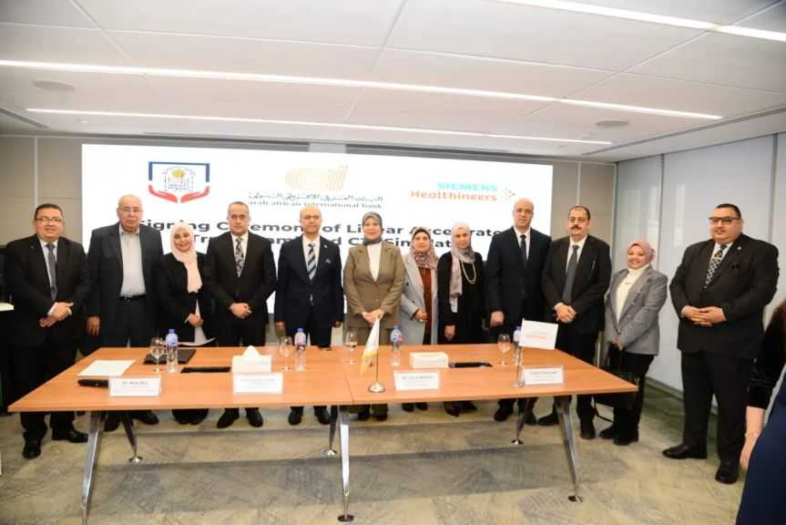 مستشفيات جامعة أسيوط تعلن عن توقيع عقود شراء جهاز المعجل الخطى وجهاز أشعة مقطعية مماثل لمرضى الأورام