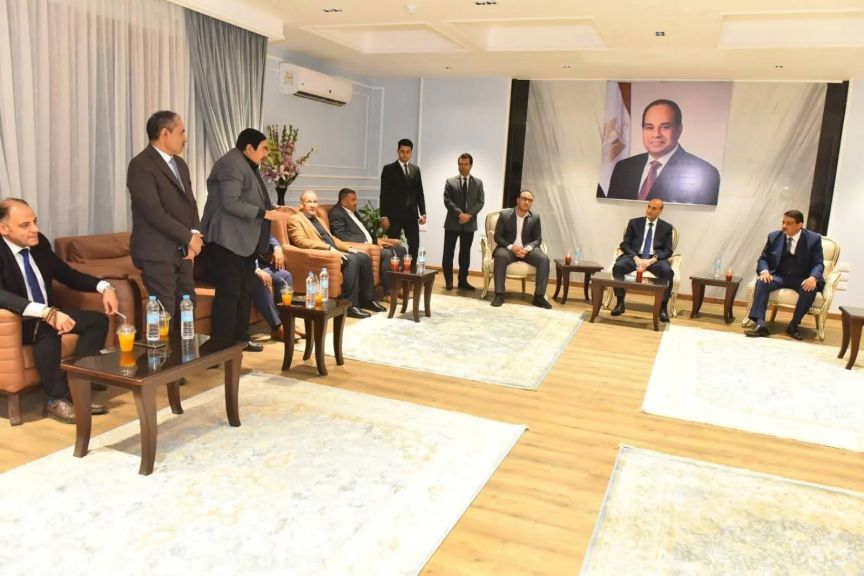 في أول لقاء له بديوان عام المحافظة .. محافظ أسيوط: المواطن في صدارة الأولويات ومتابعة يومية والعمل بروح الفريق