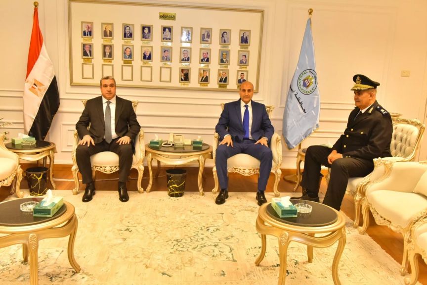 محافظ أسيوط يستقبل مدير الامن والحكمدار لتقديم التهنئة بمناسبة توليه مهام منصبه ويؤكد تكامل الجهود لدعم خطط العمل ودفع التنمية