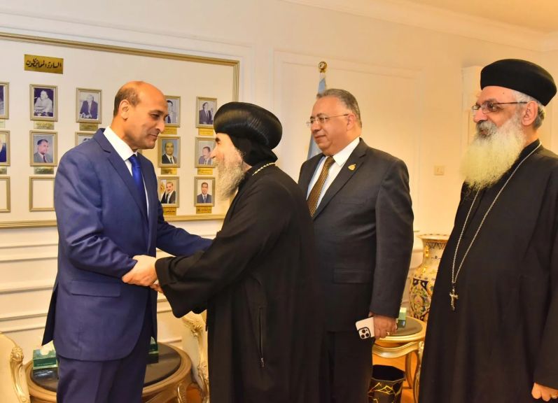 محافظ أسيوط يستقبل قيادات الكنيسة الأرثوذكسية والإنجيلية لتهنئته بتوليه المسئولية ويؤكدة وحدة الصف أساس التنمية