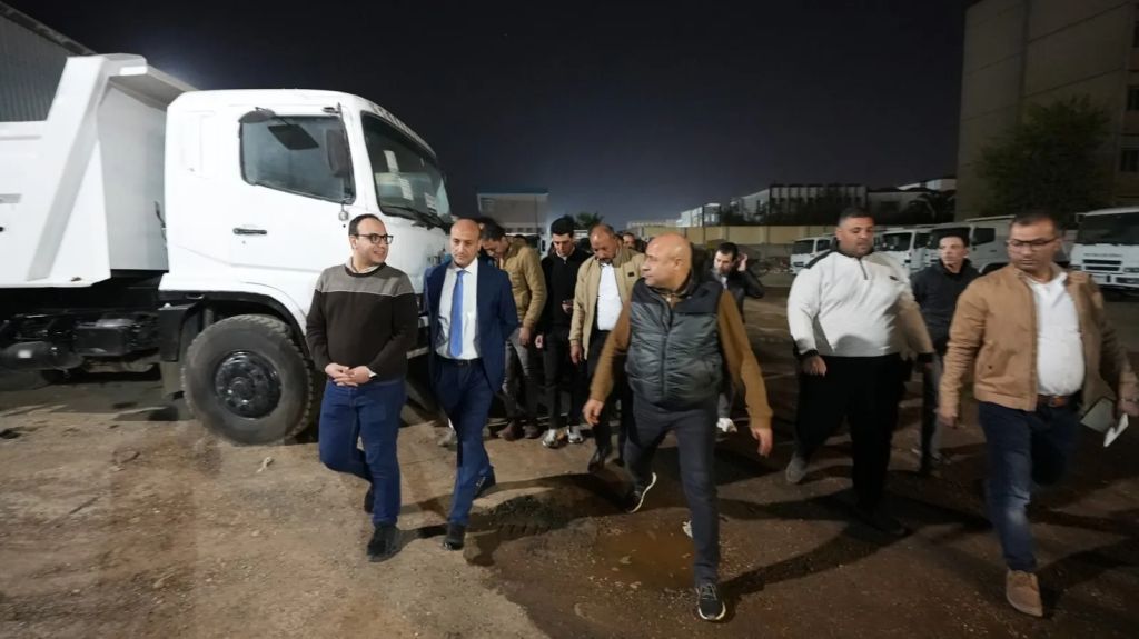 ”محافظ أسيوط” يتفقد الحملة الميكانيكية لحى غرب ويشدد على الصيانة الدورية لضمان كفاءة المعدات