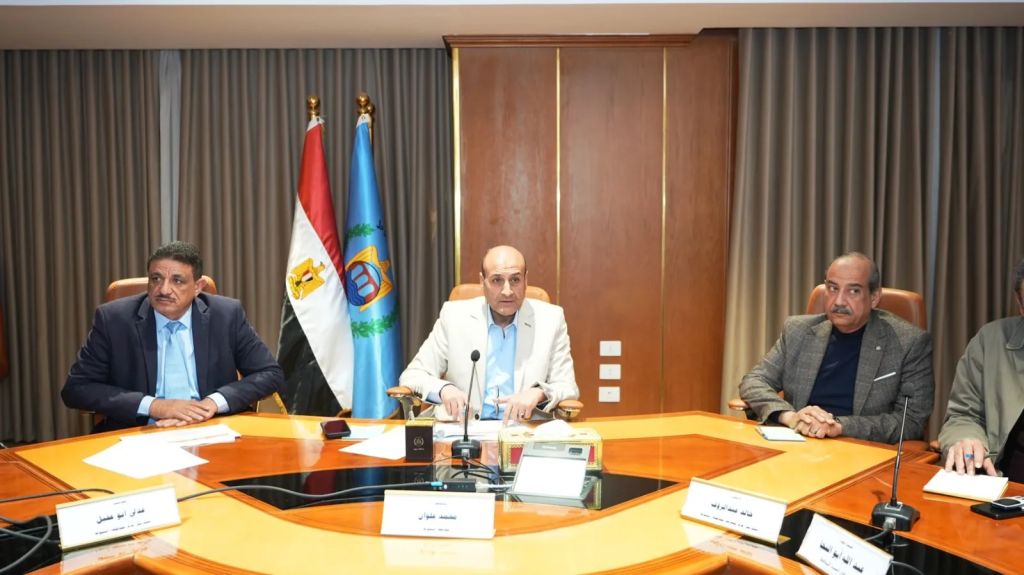 ”محافظ أسيوط” يترأس أجتماعا موسعا لمتابعة حياة كريمة ويوجه بتنفيذ خطة تحرك عاجلة للانتهاء من المشروعات وتشغيلها فى أقرب وقت