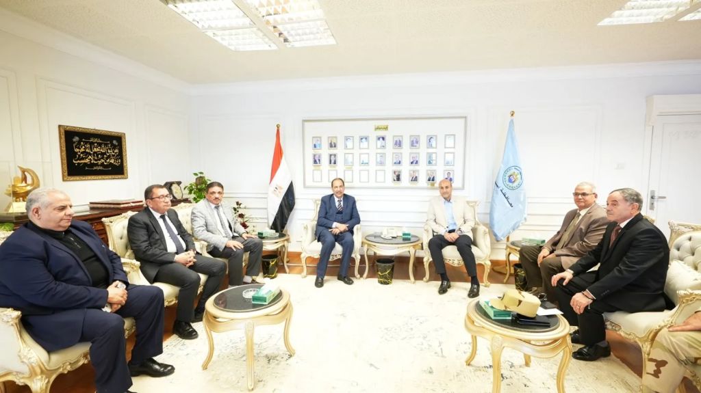 ”محافظ أسيوط” يستقبل رئيس جامعة سفنكس والوفد المرافق له للتهنئة وبحث تعزيز التعاون فى المجالات التعليمية والمجتمعية