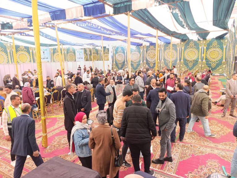 لقطة إنسانية مؤثرة فى أنتخابات مهندسي أسيوط مختار يتحدى ظروفه الصحية ويشارك فى رسم مسقبل نقابته