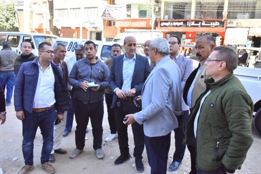 محافظ أسيوط يقود جولةميدانية موسعة بأبوتيج إزالة مخلفات بناء ورصد شدة خشبية مخالفة ومتابعة منظومة النظافة العامة
