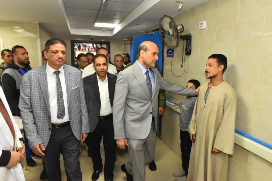 ” محافظ أسيوط” يتفقد مستشفى حميات الشامية بساحل سليم ويستمع الى المواطنين للأطمئنان على مستوى اخدمات