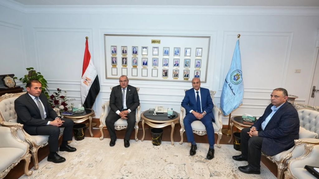 ”محافظ  أسيوط” يؤكد تعزيز الشراكة مع القطاع الصناعى خلال أستقباله وفد شركة أسيوط لتكرير البترول