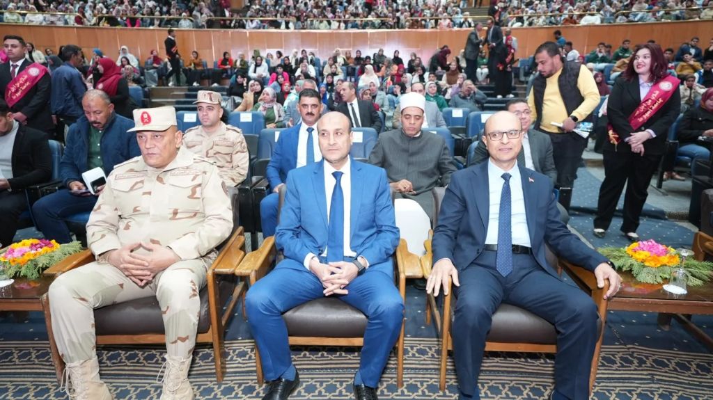”محافظ أسيوط” يشهد أحتفالية جامعة أسيوط بذكرى العاشر  من رمضان ويؤكد روح النصر حاضرة فى معركة البناء