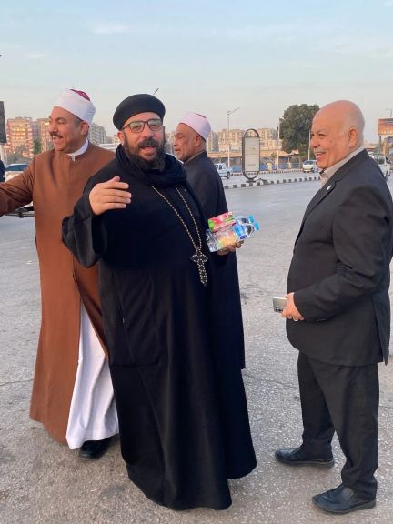 فرع بيت العائلة المصرية بأسيوط ينظم مبادرة ”إفطار صائم” ويوزع 1500 وجبة على المسافرين