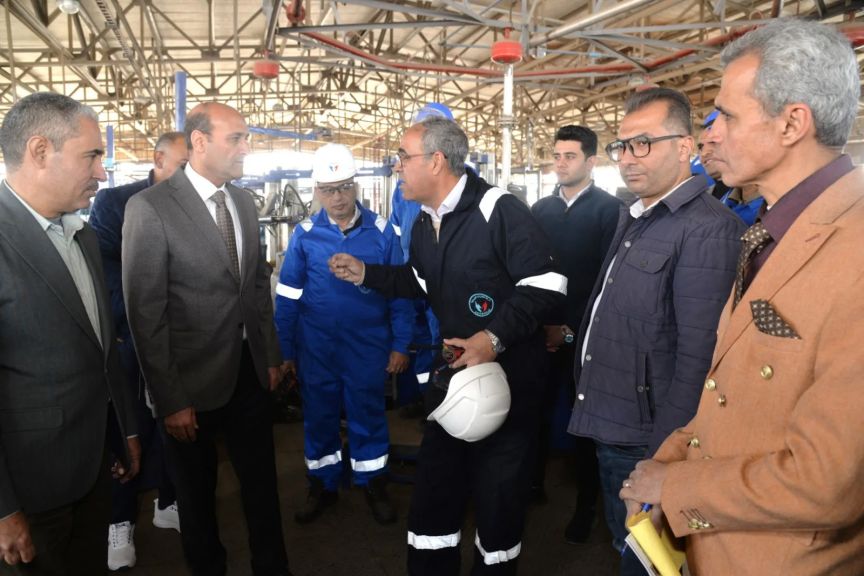 محافظ اسيوط يفاجئ مصنع البوتاجاز بجحدم بعد شكاوى المواطنين ويؤكد الإسطوانات مطابقة للمواصفات ويوجه بزيادة ورديات العمل لتلبية الطلب