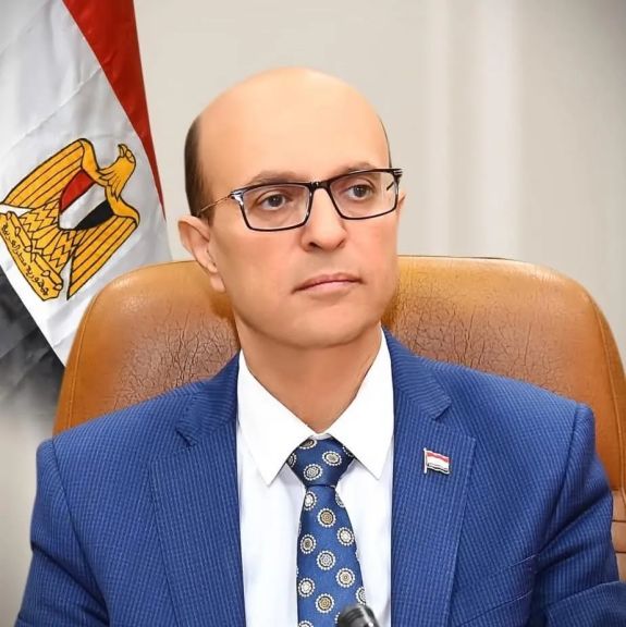 ”رئيس جامعة أسيوط” يعلن تجديد التعاقد مع شركة مصر للتأمين لتوفير خدمات العلاج الطبى للعاملين بجامعة أسيوط