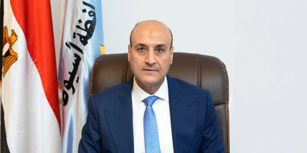 ”محافظ أسيوط” يعتمد التعريفة الجديدة للمواصلات ويوجه بتكثيف الحملات الميدانية لمنع التلاعب بالأسعار