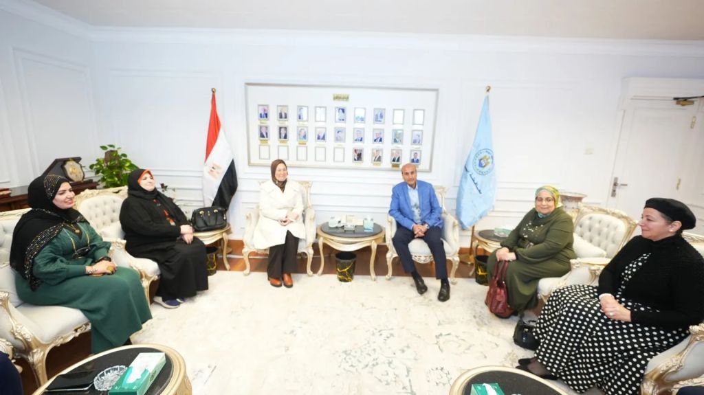”محافظ أسيوط” يستقبل وفد المجلس القومى للمرأة ويؤكد دعم كامل لبرامج تمكين المرأة وتعزيز دورها في التنمية