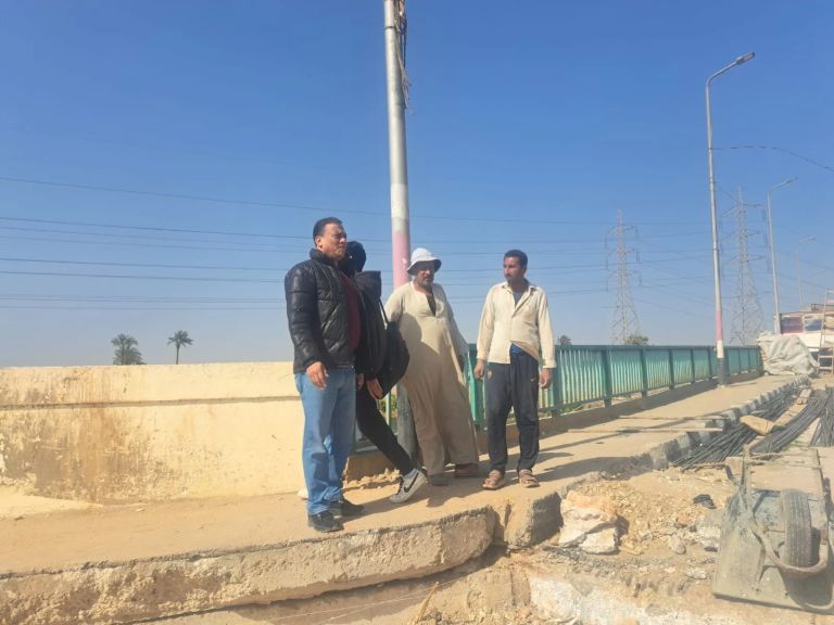 ”محافظ أسيوط” يشدد على تسريع المشروعات الخدمية ومتابعة تطوير كوبرى نجع سبع لخدمة الأهالي