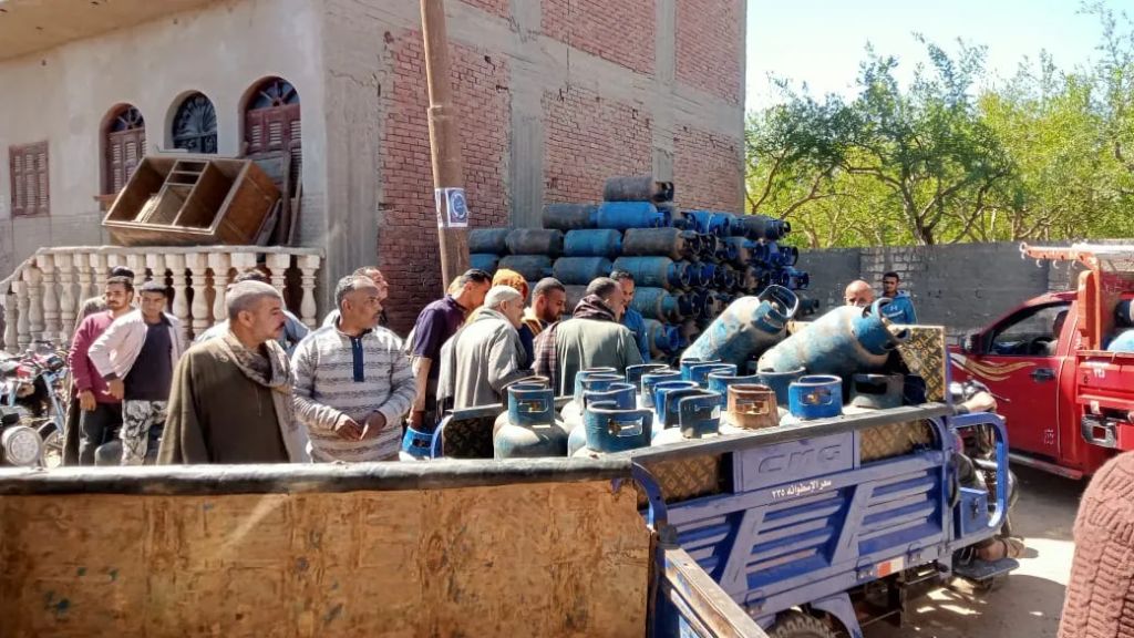 بناءا على تعليمات محافظ أسيوط متابعة ميدانية مكثفة للإشراف على توزيع أسطوانات البوتاجاز وضبط المخالفات