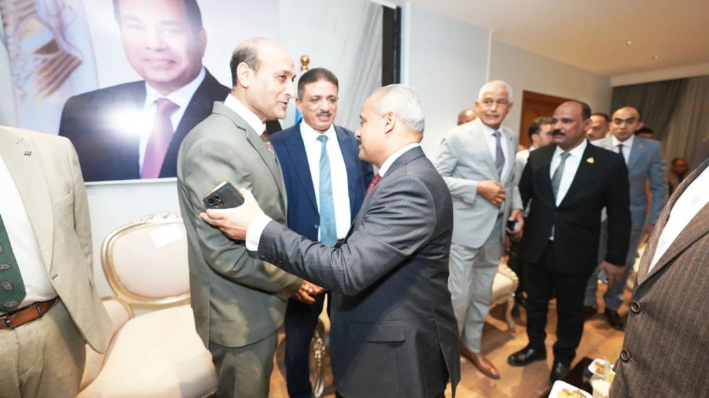 ”محافظ أسيوط” يستقبل المهنئين بعيد الفطر بديوان عام المحافظة في أجواء أحتفالية مبهجة